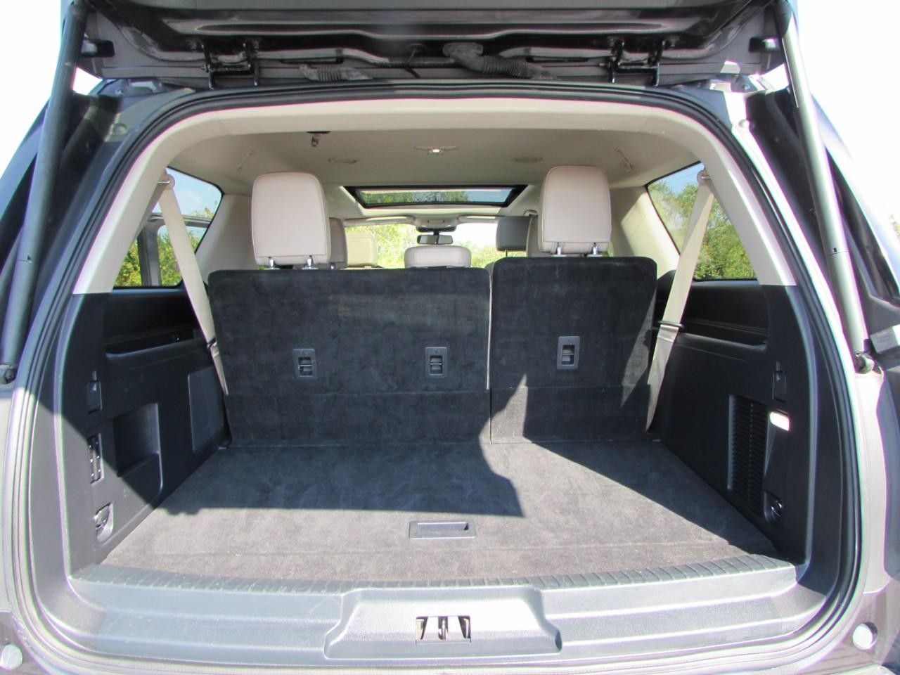 Ford Expedition Max Vehicle Full-screen Gallery Image 25