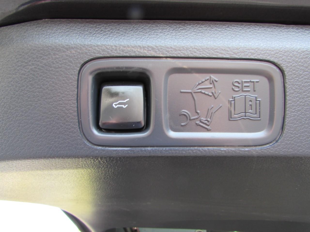 Ford Expedition Max Vehicle Full-screen Gallery Image 26