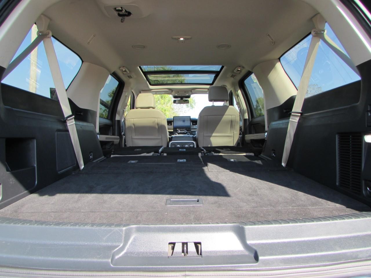 Ford Expedition Max Vehicle Full-screen Gallery Image 27