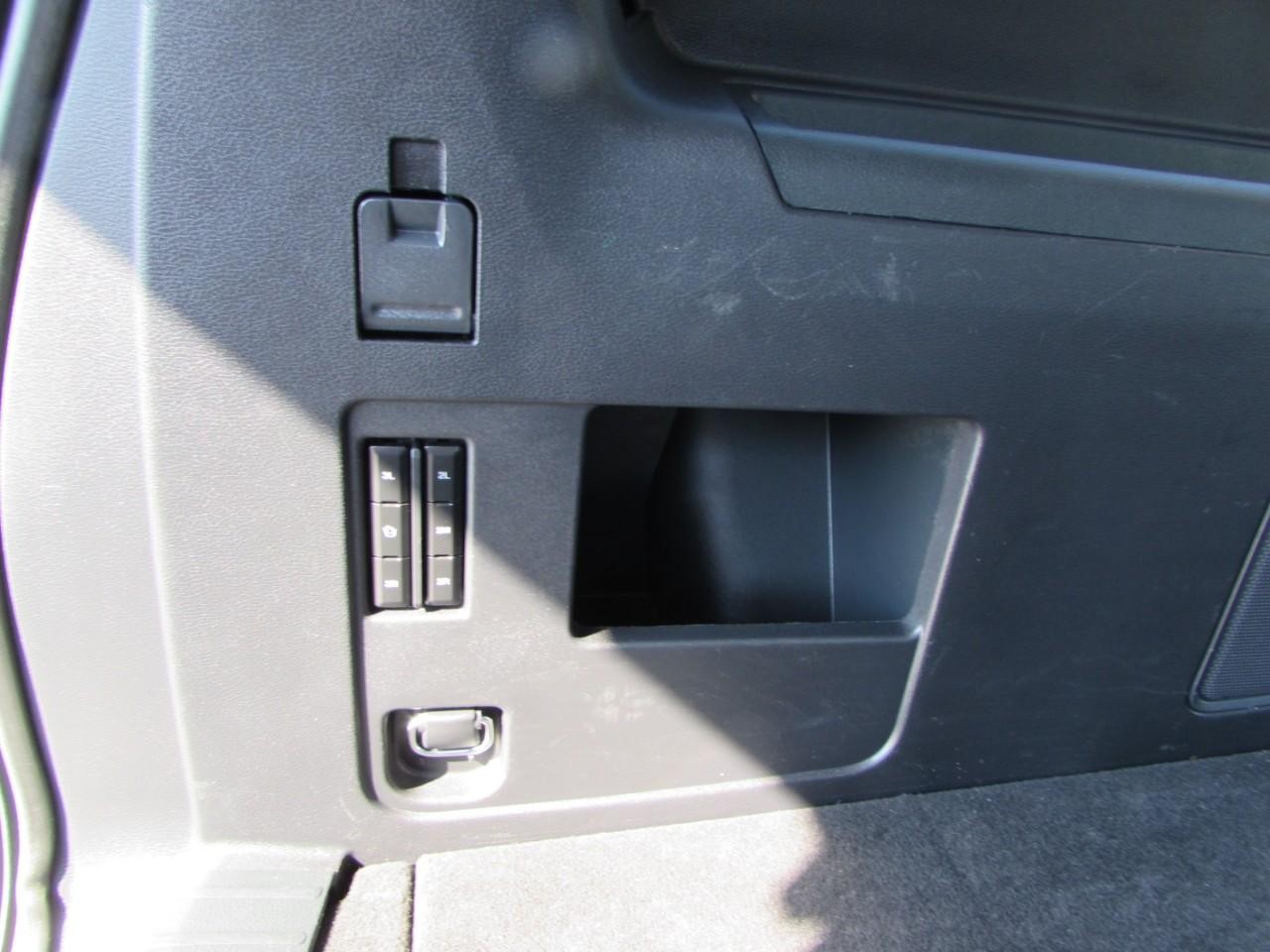 Ford Expedition Max Vehicle Full-screen Gallery Image 28