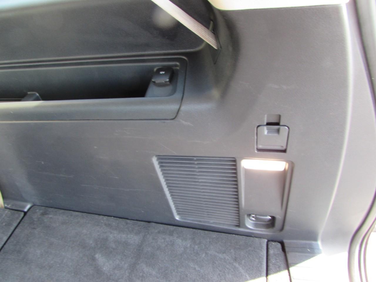 Ford Expedition Max Vehicle Full-screen Gallery Image 29