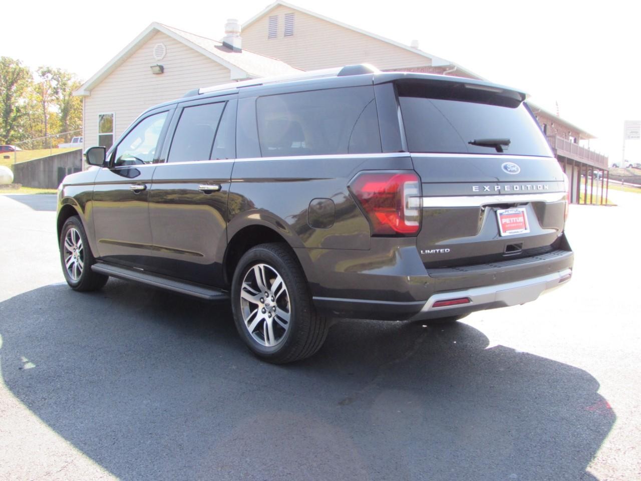 Ford Expedition Max Vehicle Full-screen Gallery Image 31