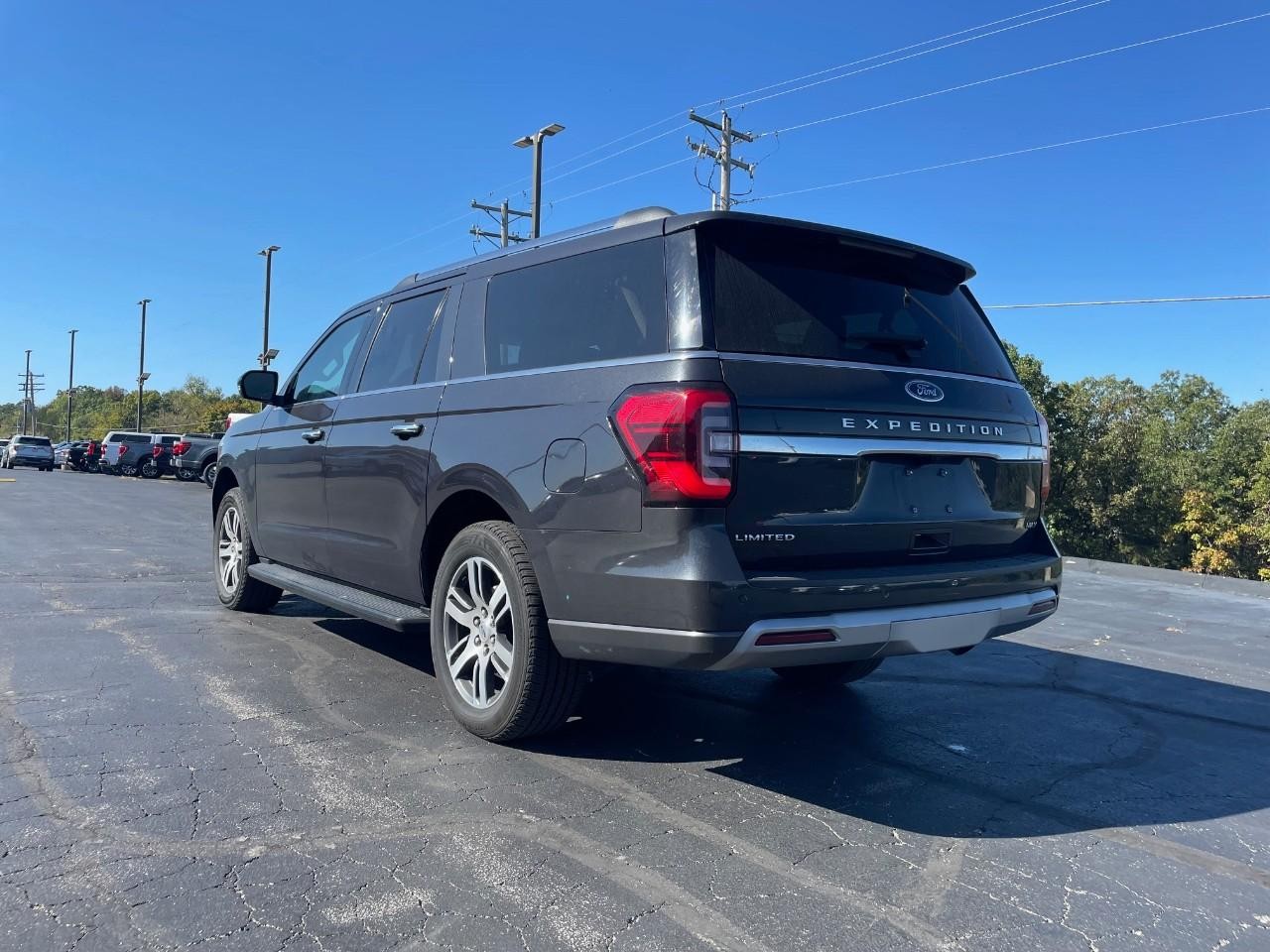 Ford Expedition Max Vehicle Full-screen Gallery Image 35