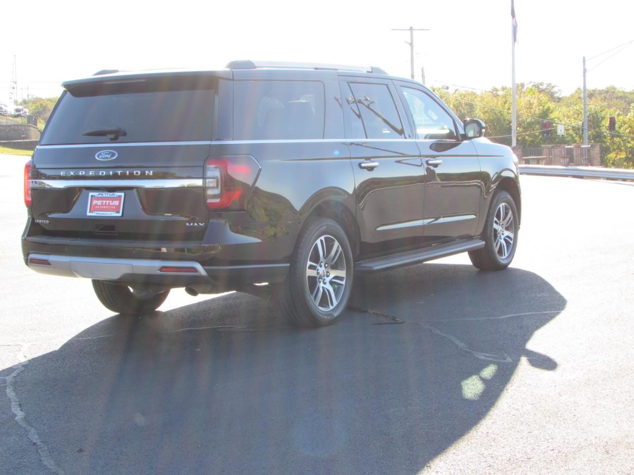 Ford Expedition Max Vehicle Full-screen Gallery Image 07