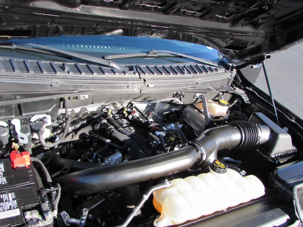 Ford Expedition Max Vehicle Full-screen Gallery Image 09