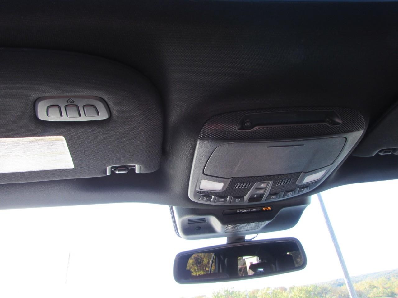 Ford Expedition Max Vehicle Full-screen Gallery Image 18