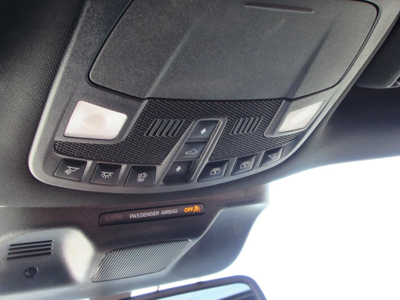 Ford Expedition Max Vehicle Full-screen Gallery Image 19