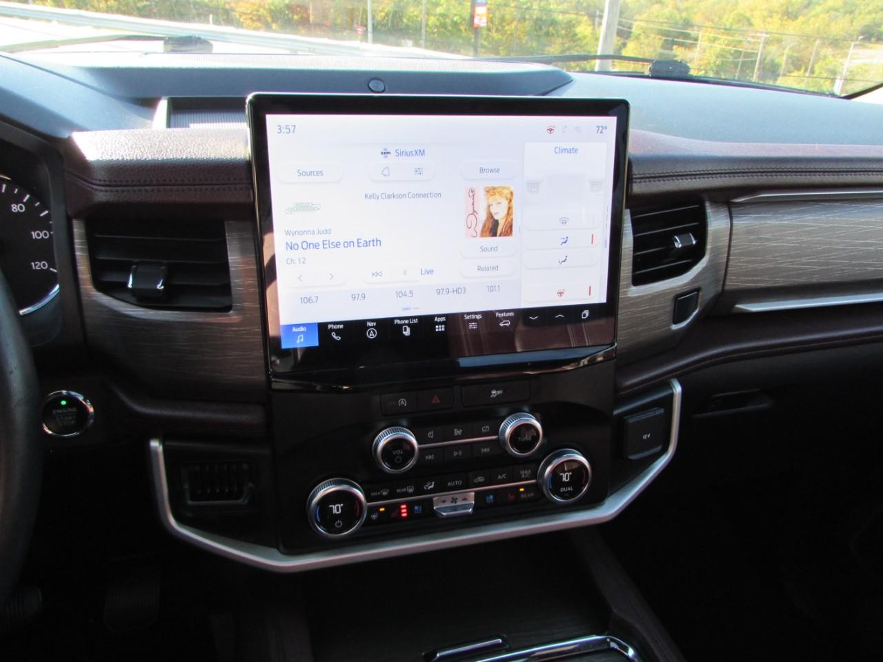 Ford Expedition Max Vehicle Full-screen Gallery Image 20