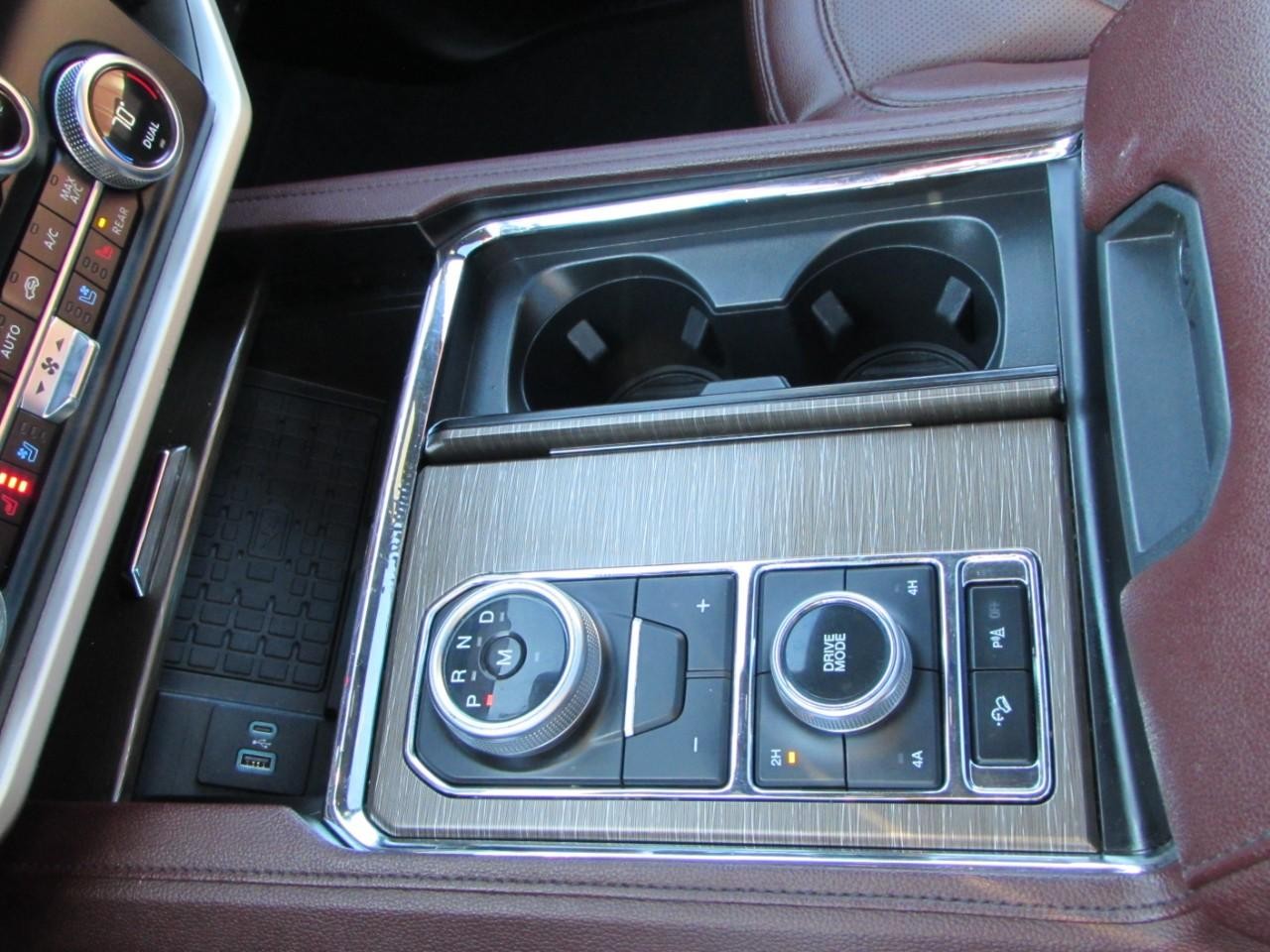 Ford Expedition Max Vehicle Full-screen Gallery Image 23