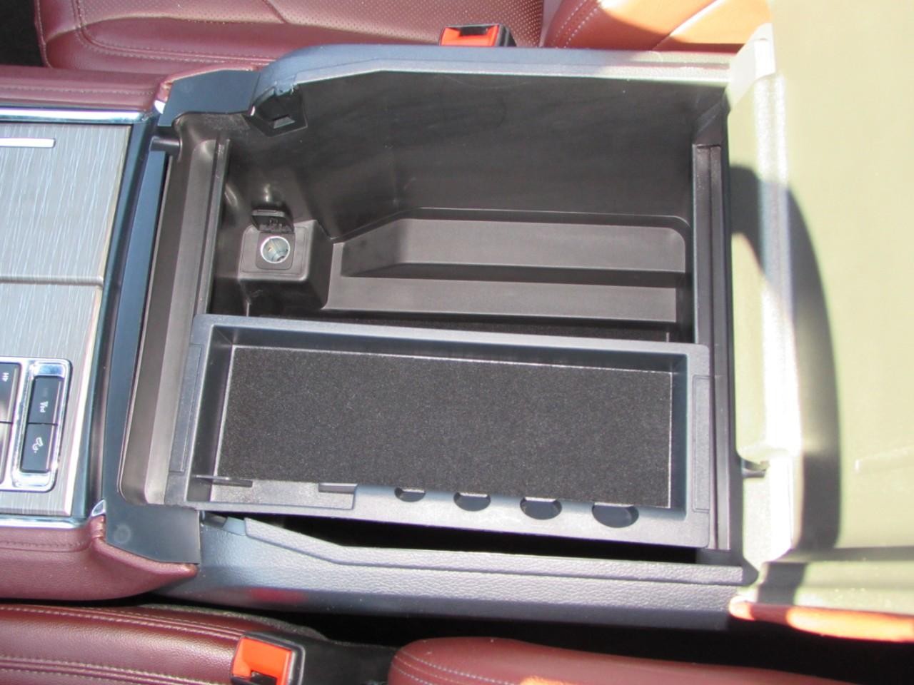 Ford Expedition Max Vehicle Full-screen Gallery Image 24