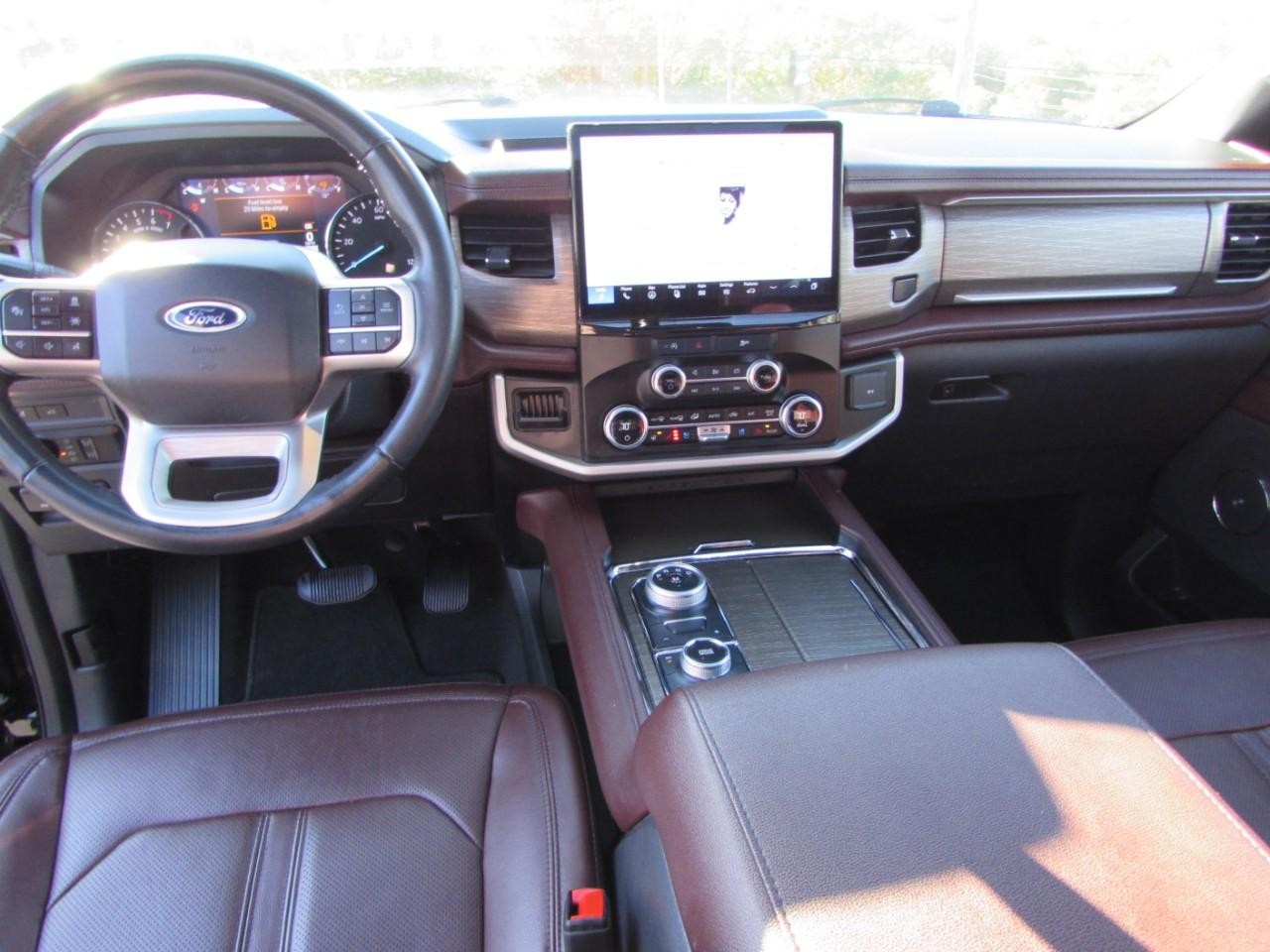 Ford Expedition Max Vehicle Full-screen Gallery Image 25