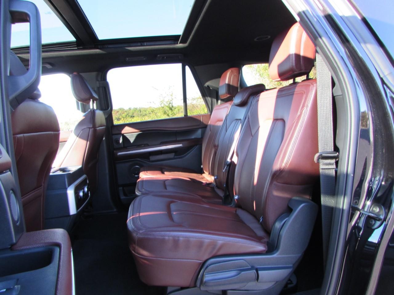 Ford Expedition Max Vehicle Full-screen Gallery Image 27