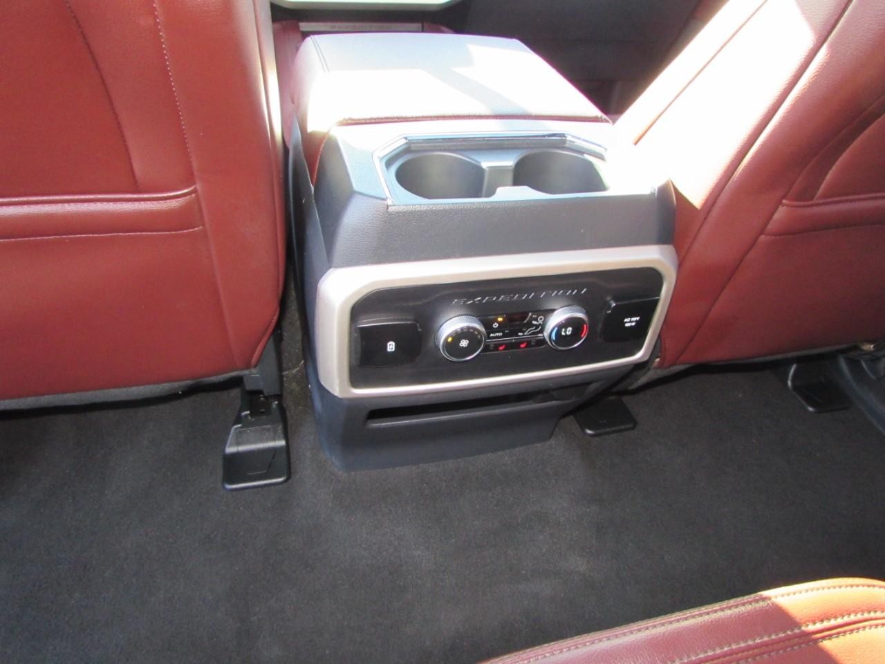 Ford Expedition Max Vehicle Full-screen Gallery Image 28