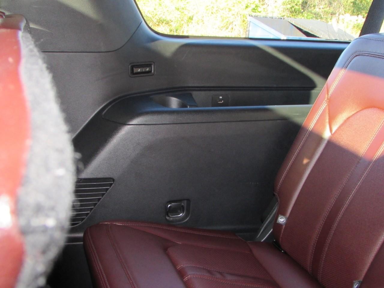 Ford Expedition Max Vehicle Full-screen Gallery Image 30