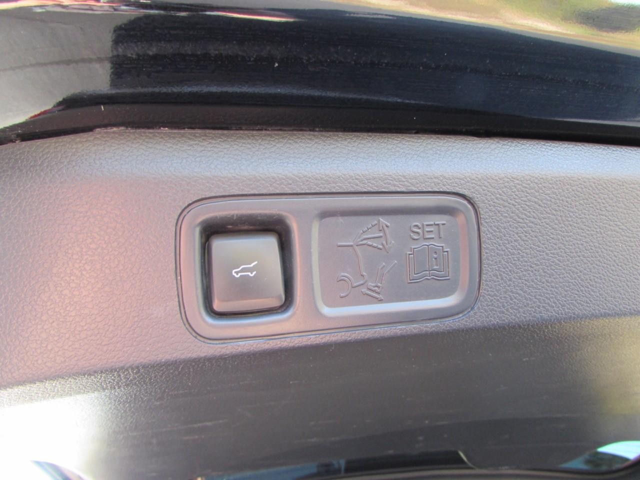 Ford Expedition Max Vehicle Full-screen Gallery Image 32