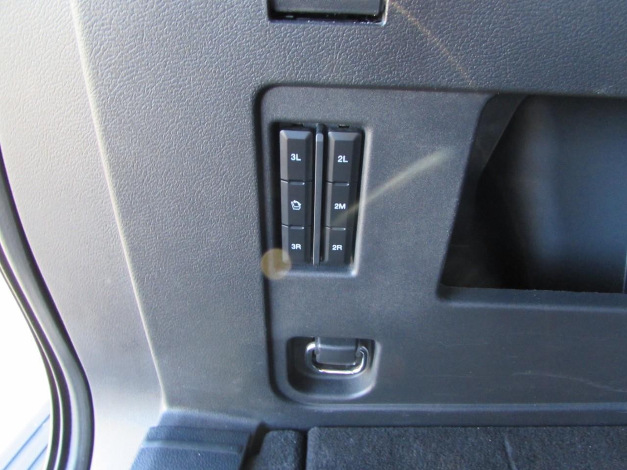 Ford Expedition Max Vehicle Full-screen Gallery Image 34