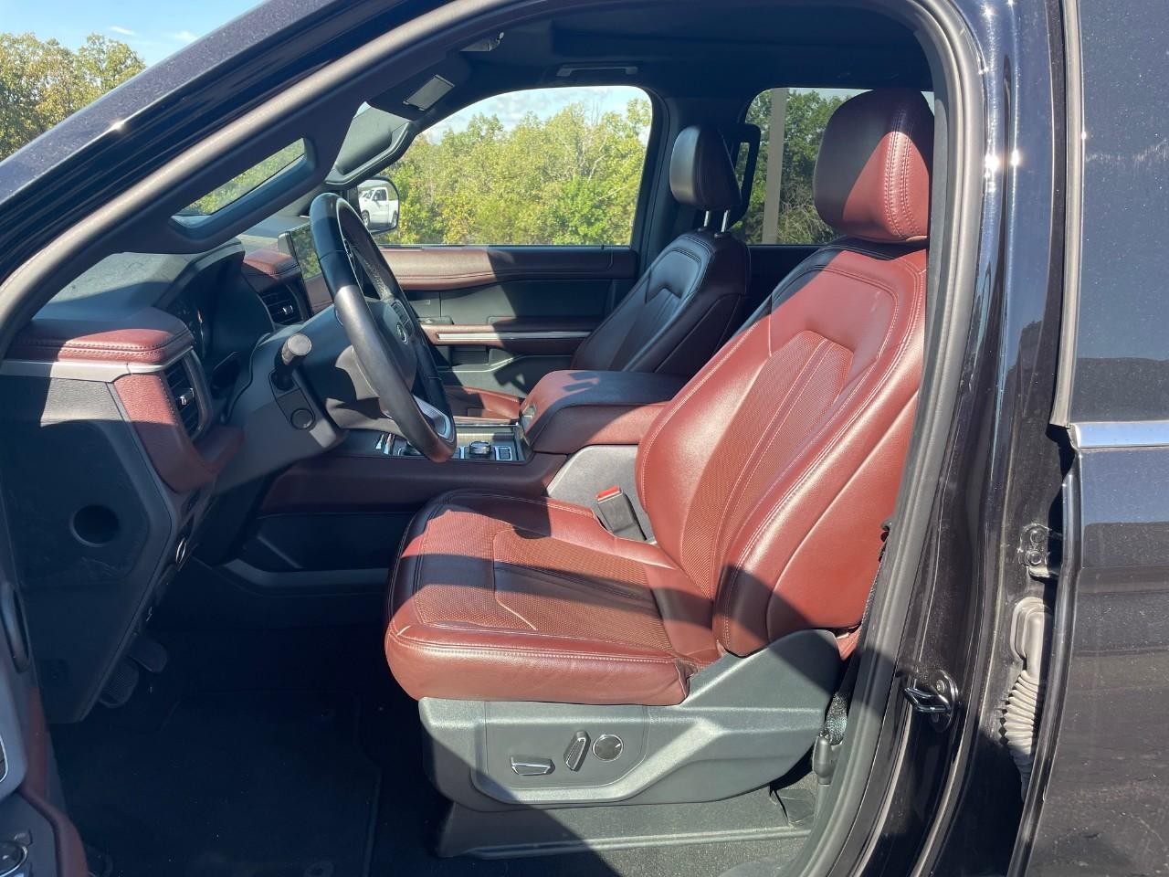 Ford Expedition Max Vehicle Full-screen Gallery Image 38