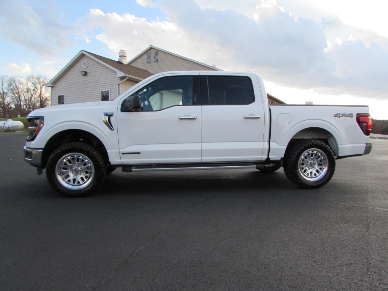 Ford F-150 Vehicle Full-screen Gallery Image 05