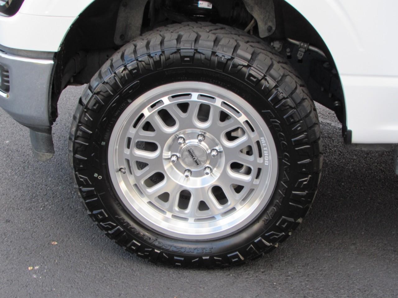 Ford F-150 Vehicle Full-screen Gallery Image 12