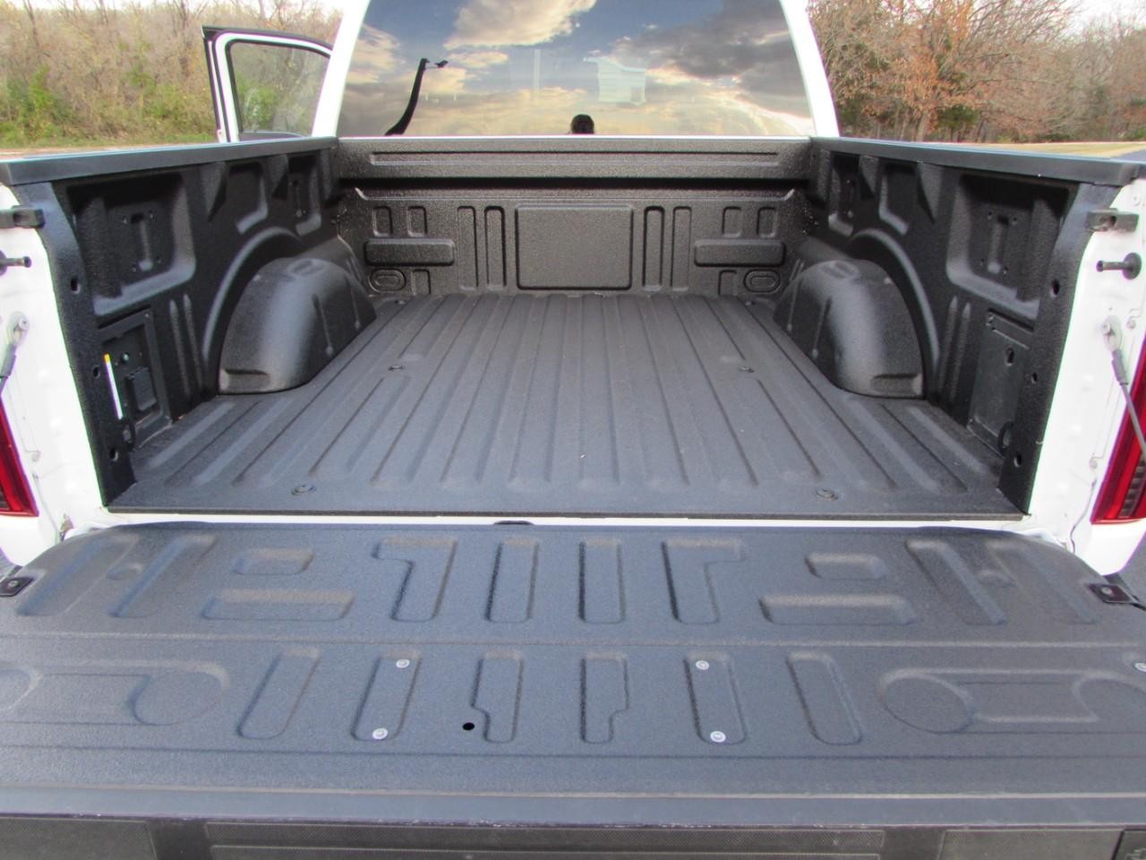 Ford F-150 Vehicle Full-screen Gallery Image 16