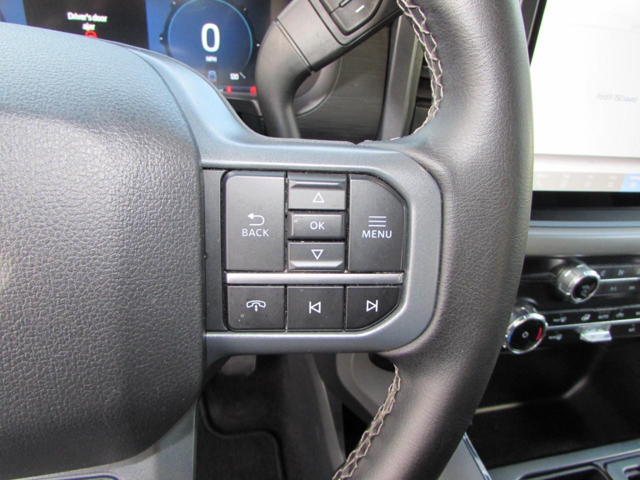 Ford F-150 Vehicle Full-screen Gallery Image 23