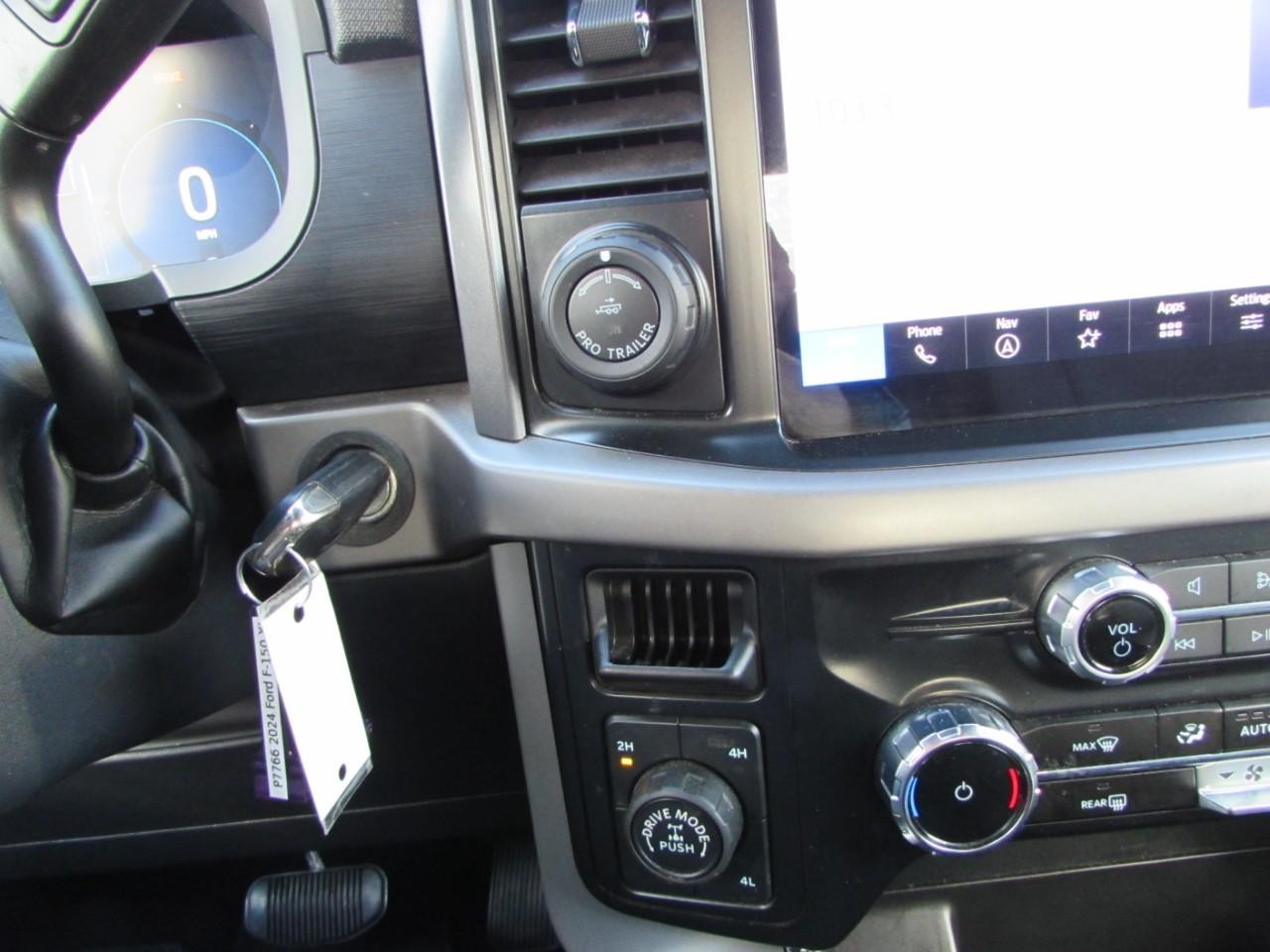 Ford F-150 Vehicle Full-screen Gallery Image 26