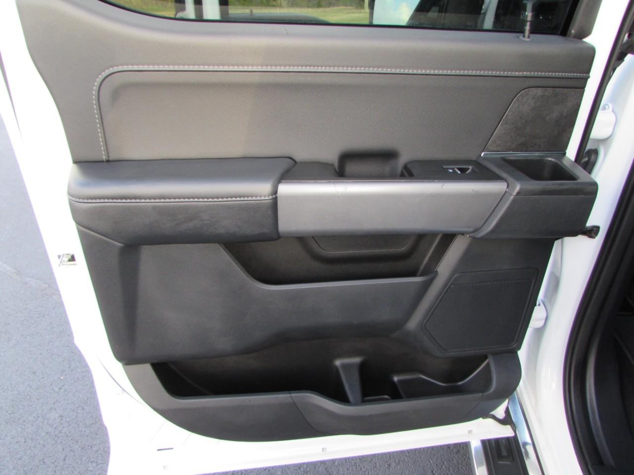 Ford F-150 Vehicle Full-screen Gallery Image 32