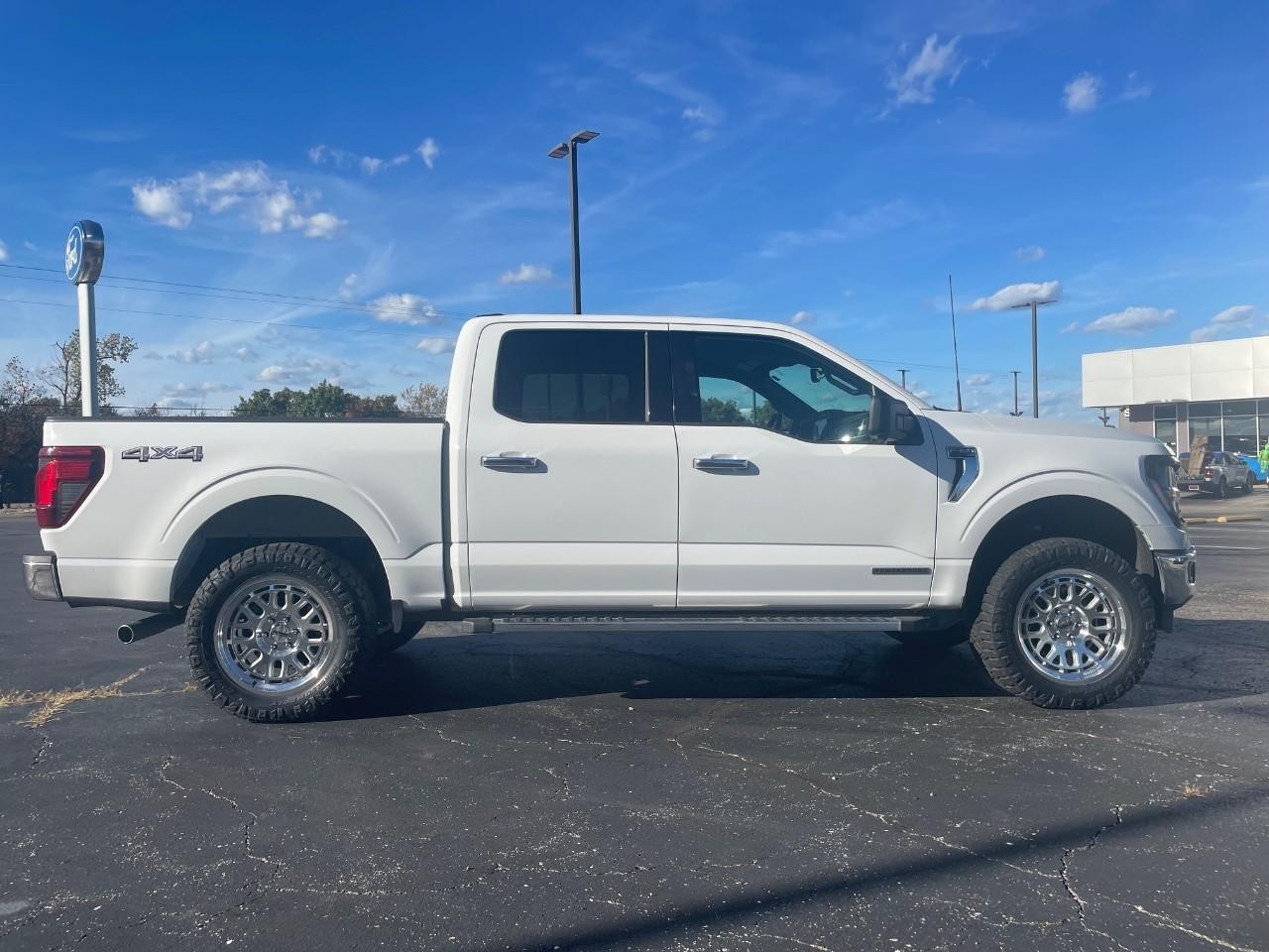 Ford F-150 Vehicle Full-screen Gallery Image 36