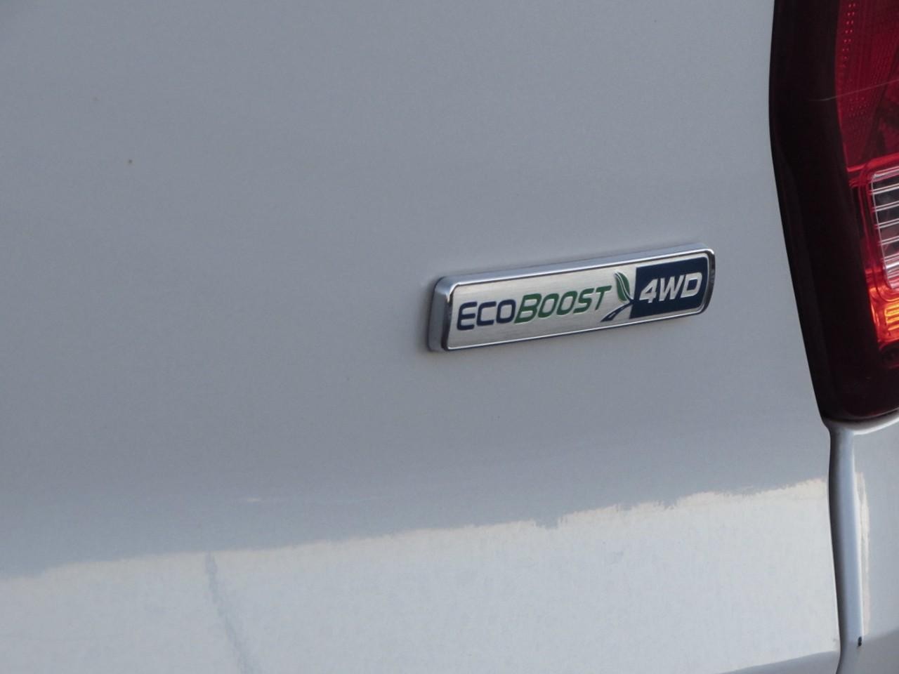 Ford Explorer Vehicle Full-screen Gallery Image 11