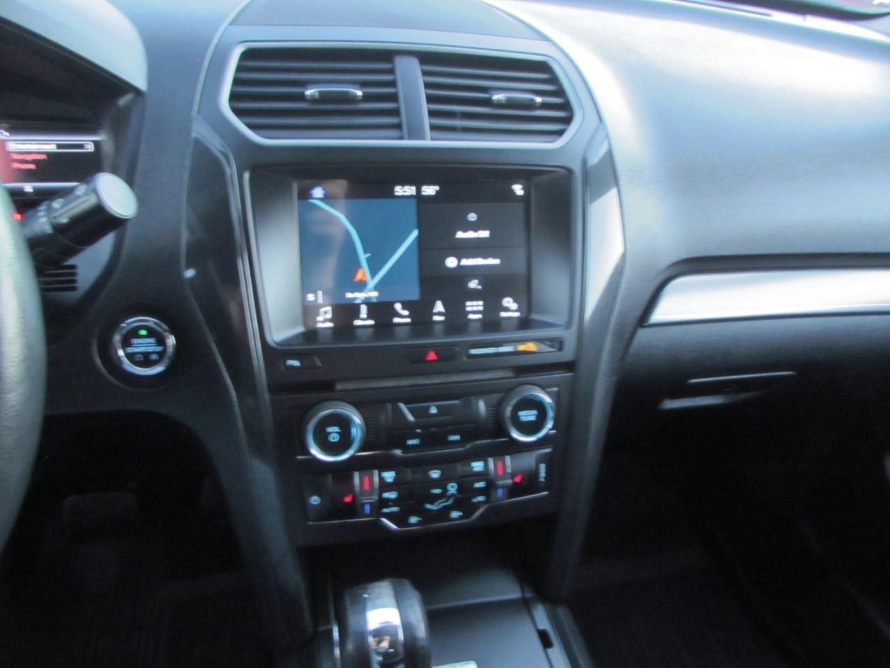 Ford Explorer Vehicle Full-screen Gallery Image 22