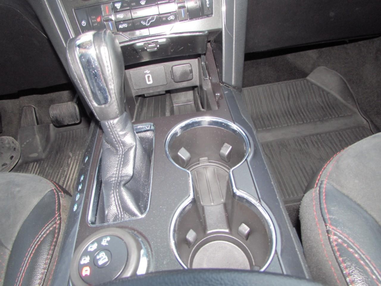 Ford Explorer Vehicle Full-screen Gallery Image 23