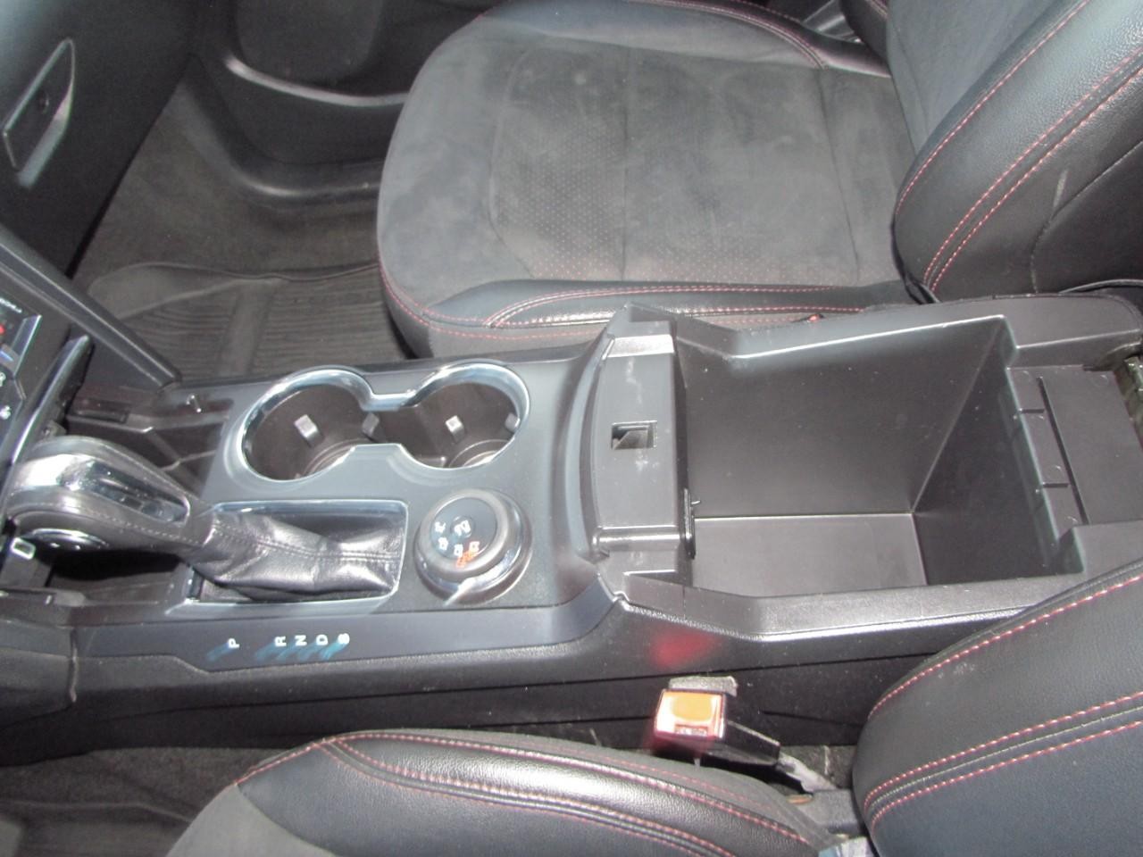 Ford Explorer Vehicle Full-screen Gallery Image 24