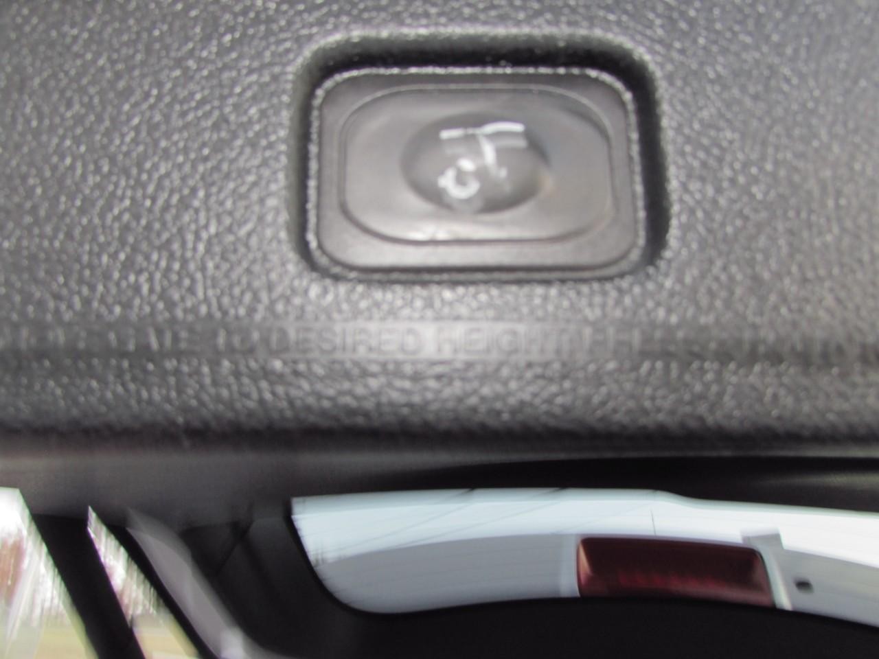 Ford Explorer Vehicle Full-screen Gallery Image 30