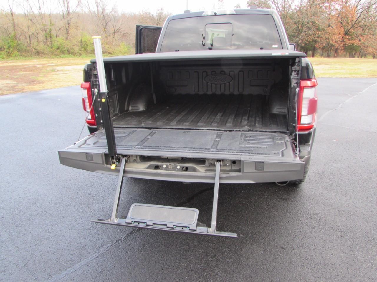 Ford F-150 Vehicle Full-screen Gallery Image 14