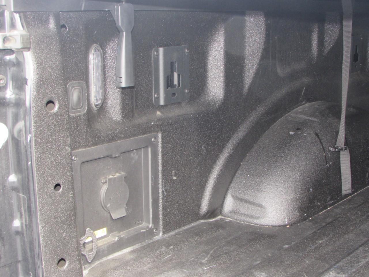 Ford F-150 Vehicle Full-screen Gallery Image 15