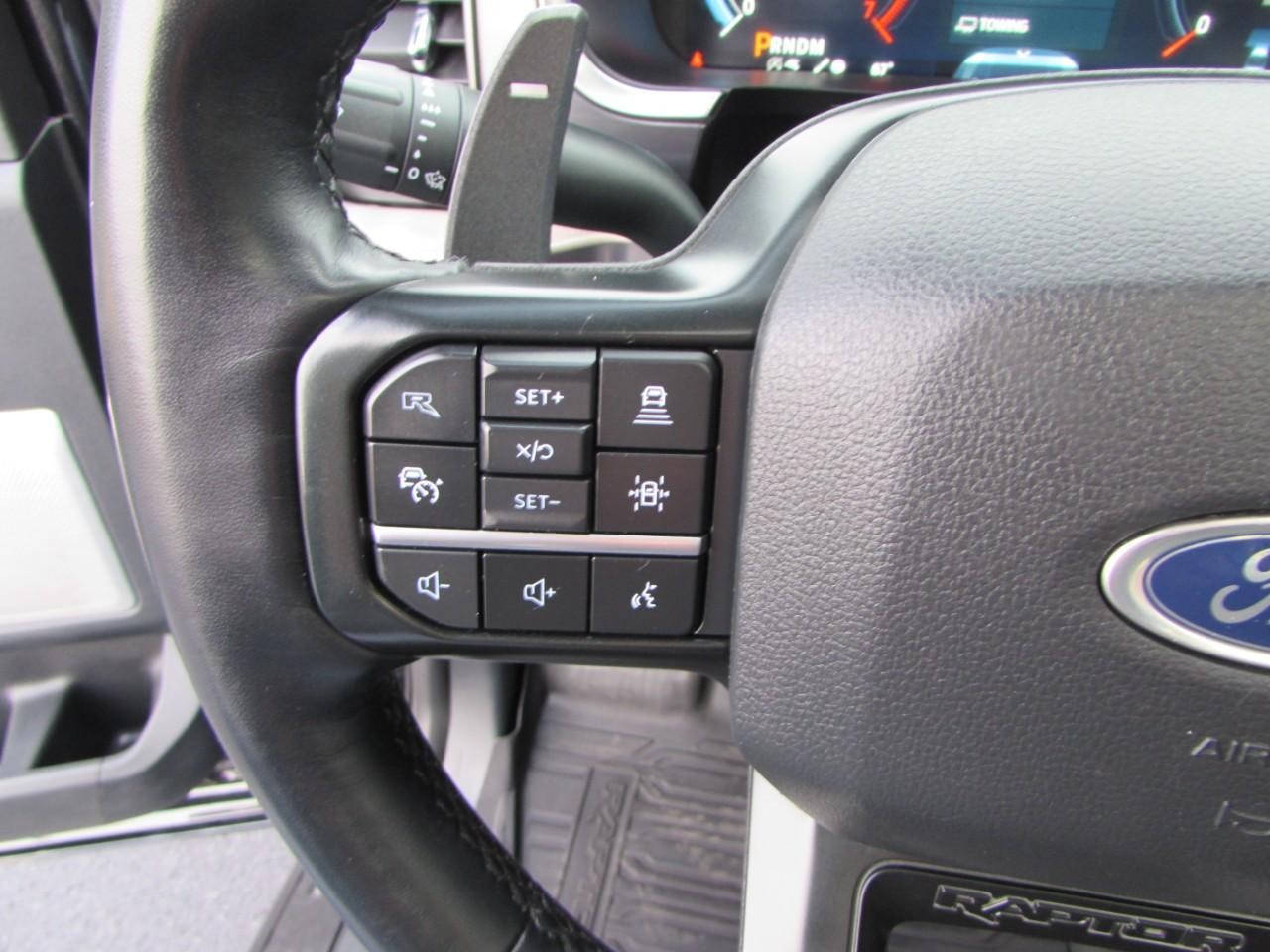 Ford F-150 Vehicle Full-screen Gallery Image 22