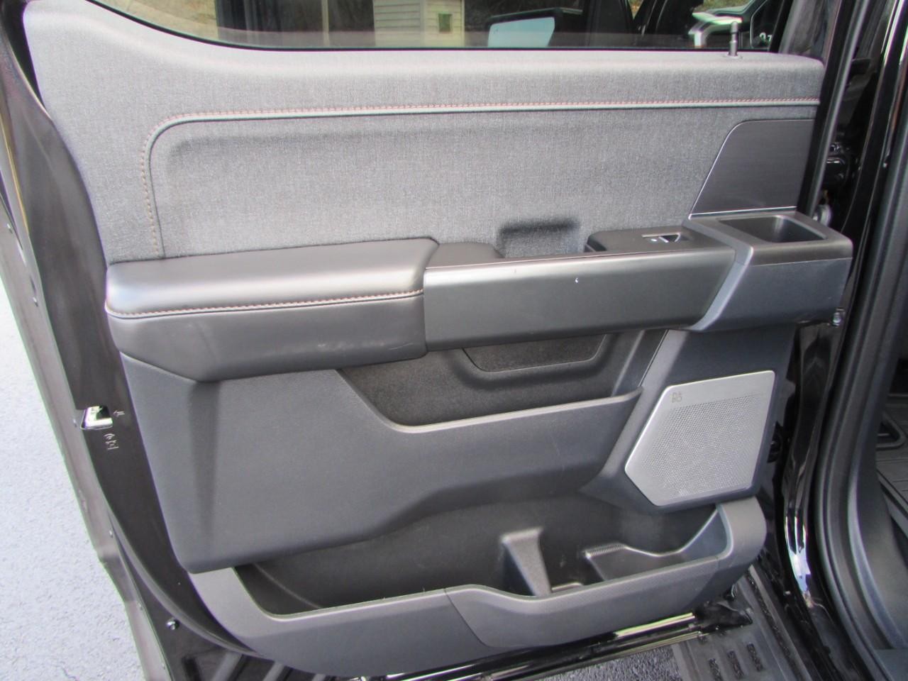 Ford F-150 Vehicle Full-screen Gallery Image 32