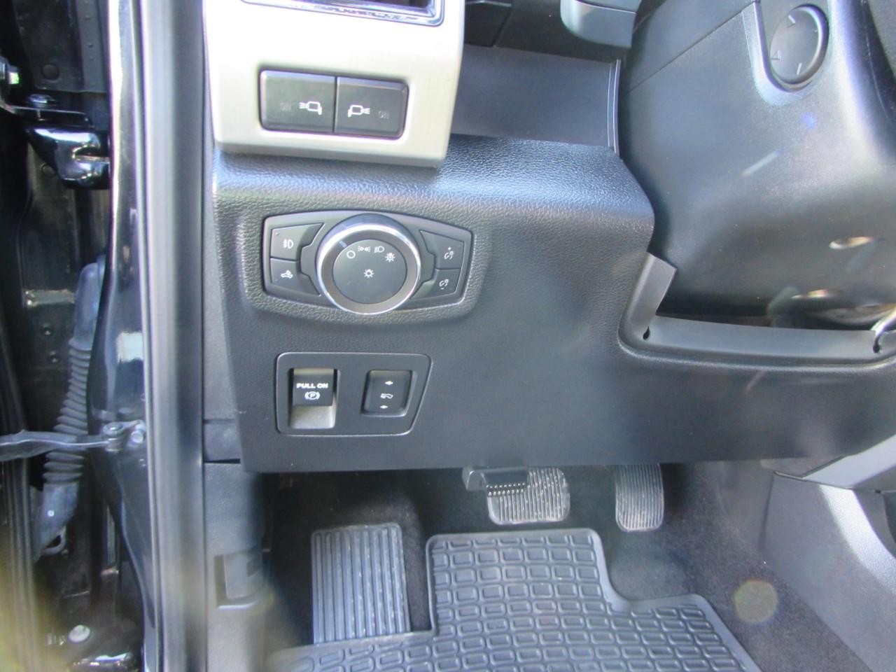 Ford F-150 Vehicle Full-screen Gallery Image 15