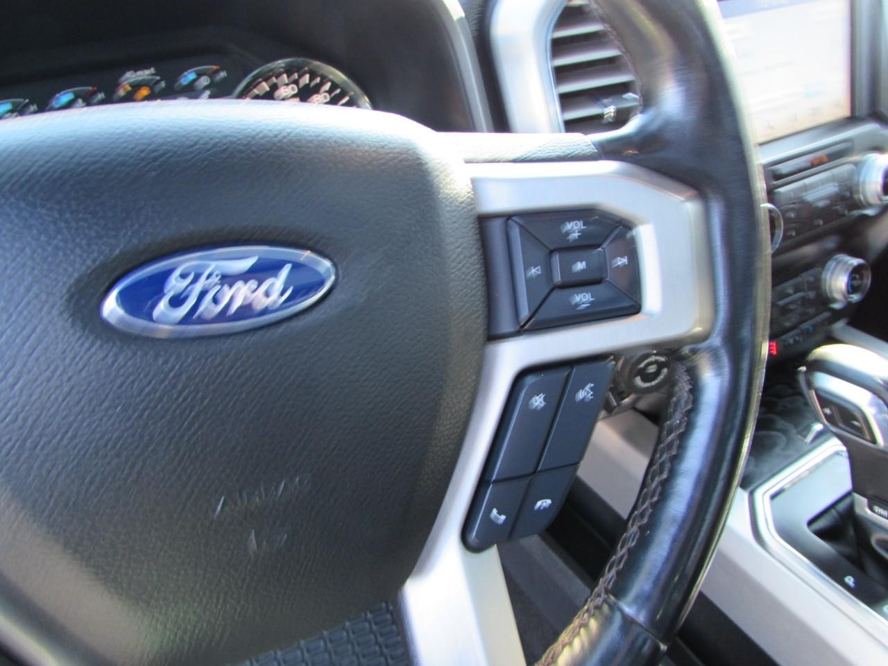Ford F-150 Vehicle Full-screen Gallery Image 18