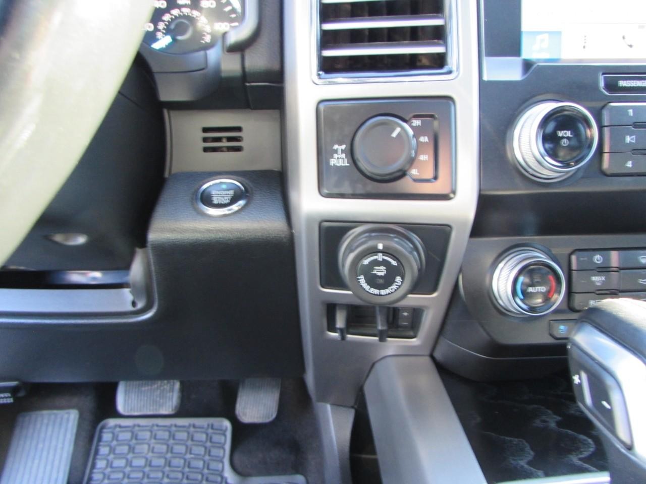 Ford F-150 Vehicle Full-screen Gallery Image 21