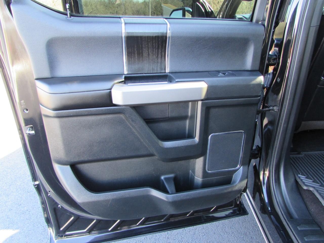 Ford F-150 Vehicle Full-screen Gallery Image 26