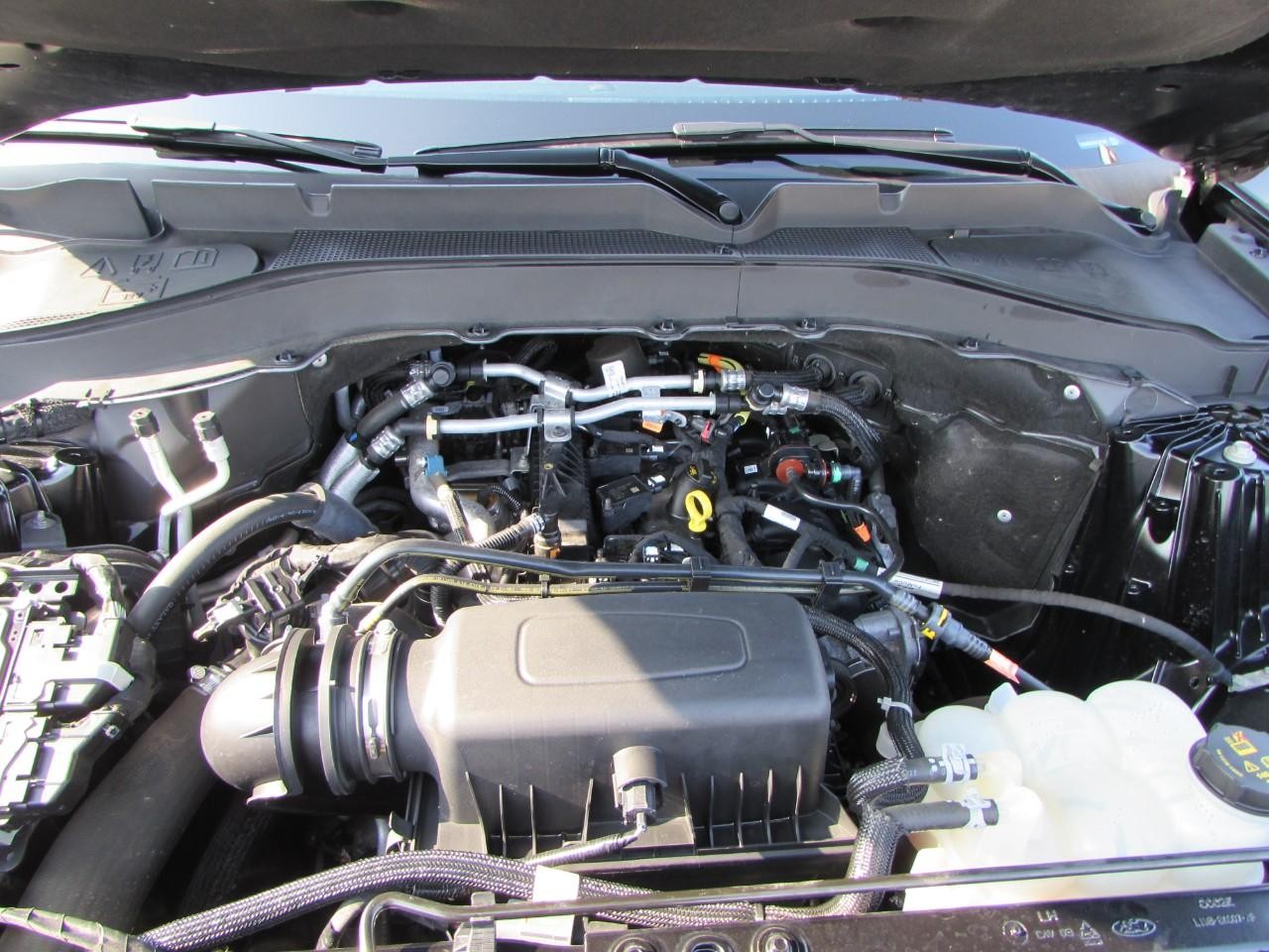 Ford Explorer Vehicle Full-screen Gallery Image 09