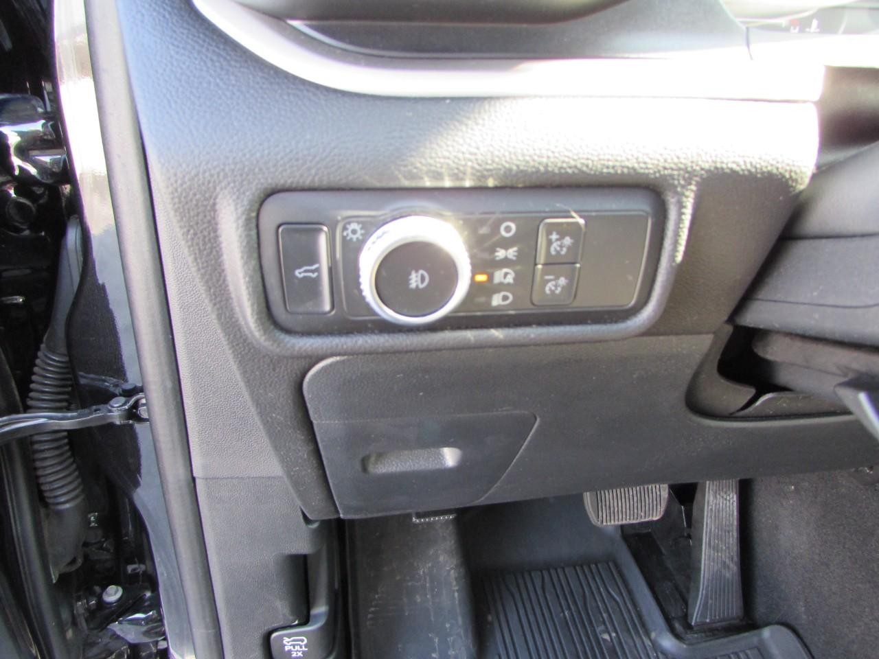 Ford Explorer Vehicle Full-screen Gallery Image 14