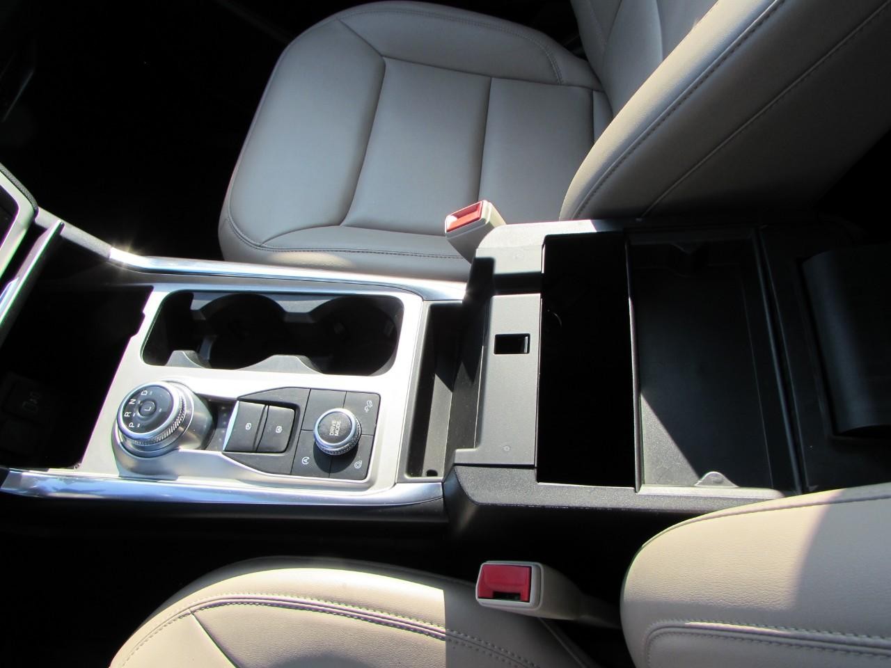 Ford Explorer Vehicle Full-screen Gallery Image 22