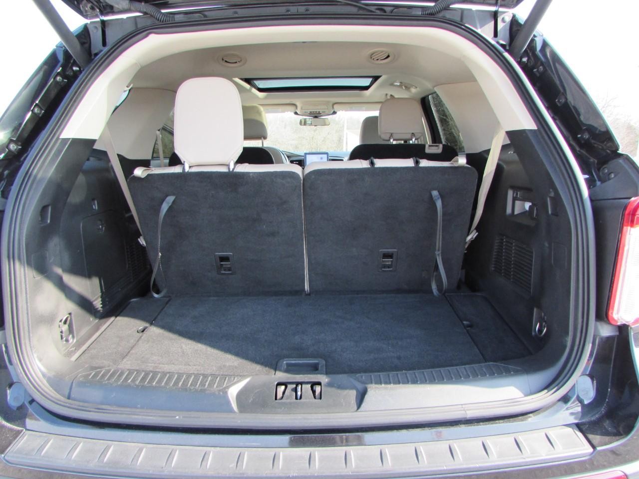 Ford Explorer Vehicle Full-screen Gallery Image 28