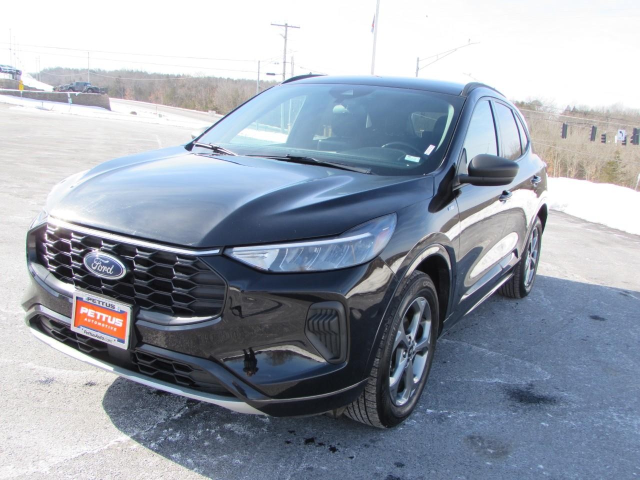 Ford Escape Vehicle Full-screen Gallery Image 03