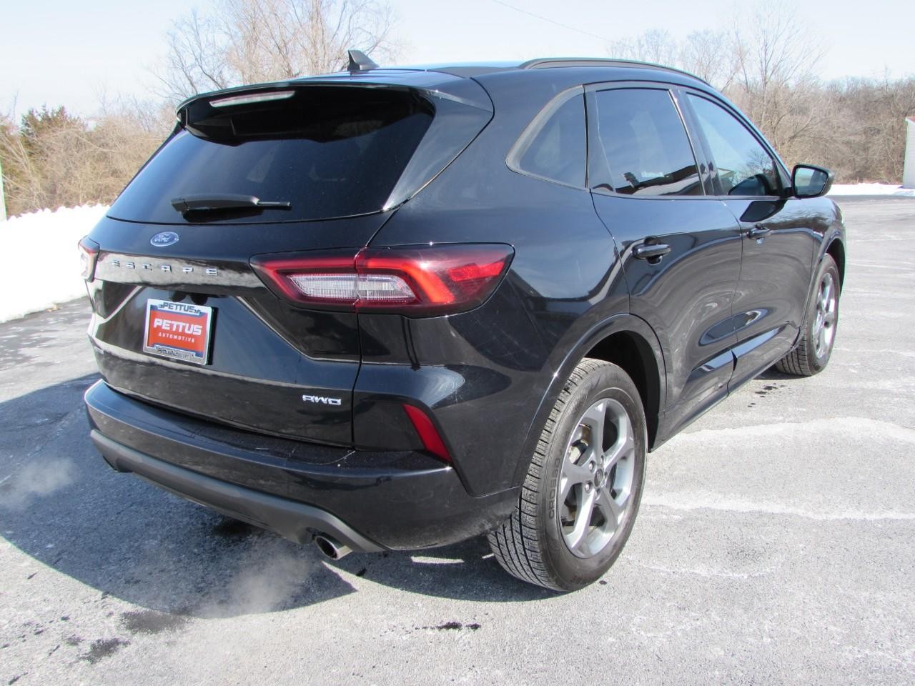 Ford Escape Vehicle Full-screen Gallery Image 07