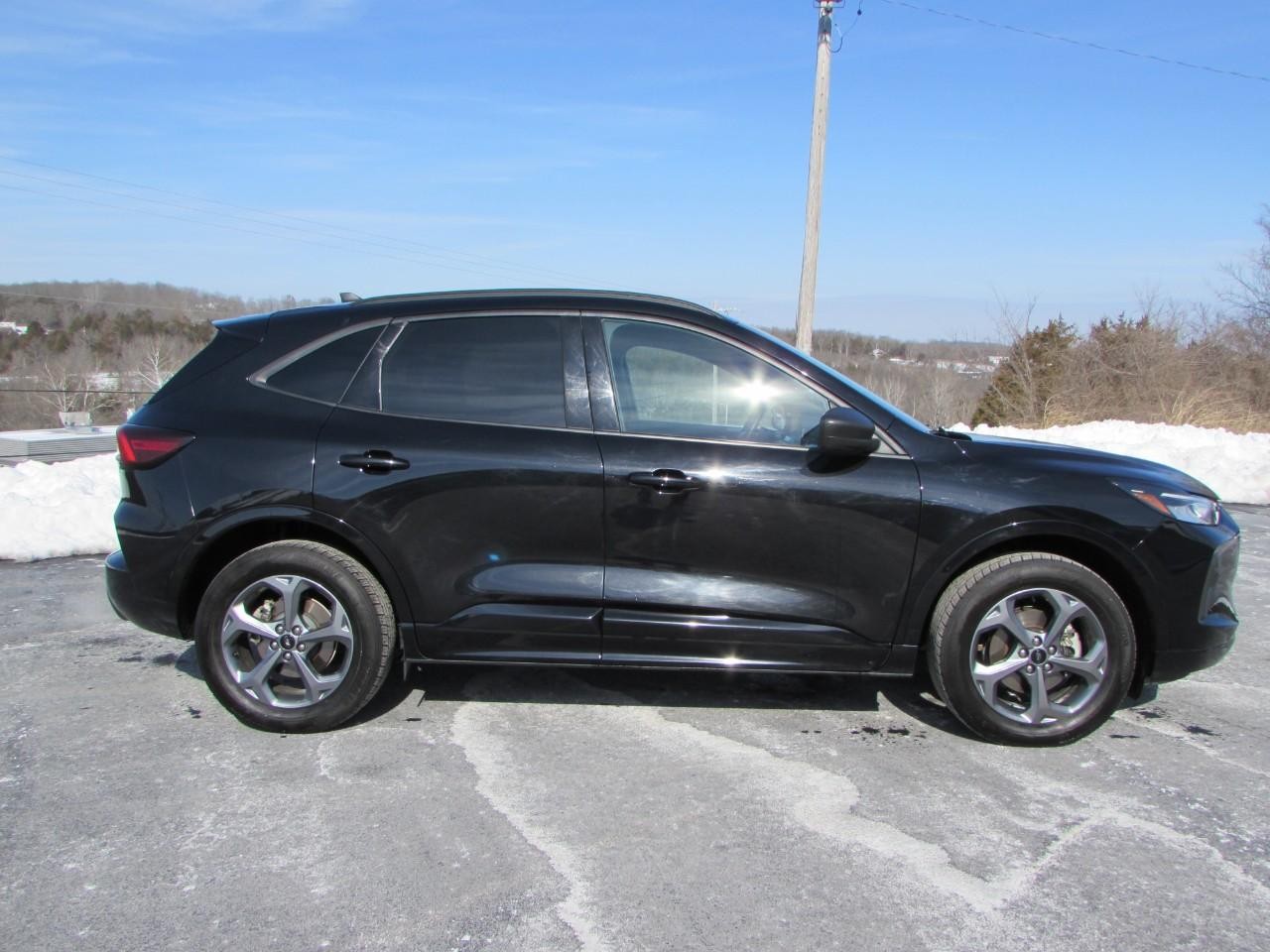 Ford Escape Vehicle Full-screen Gallery Image 08