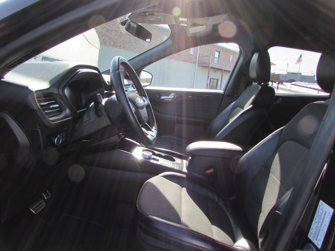 Ford Escape Vehicle Full-screen Gallery Image 12