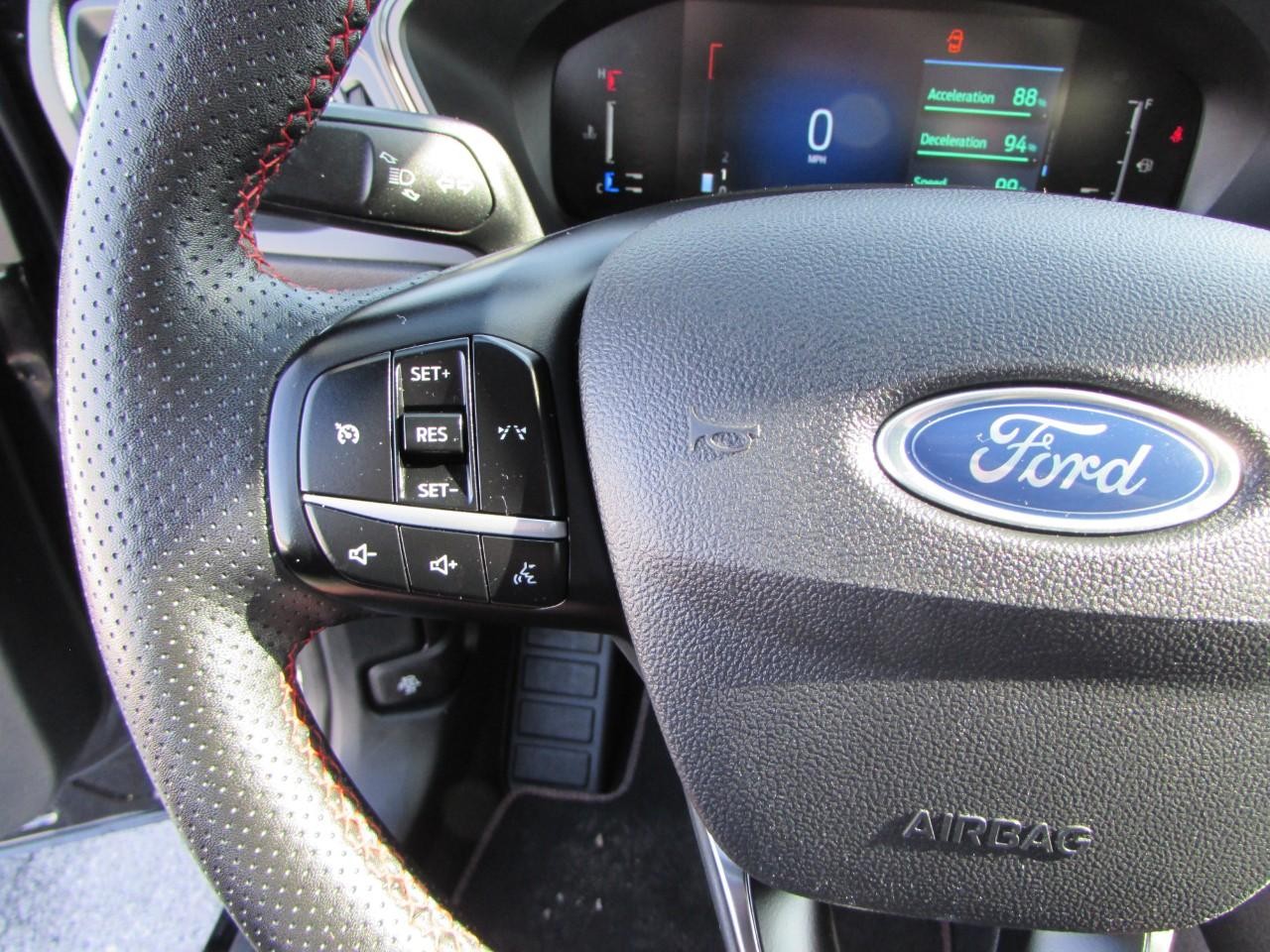 Ford Escape Vehicle Full-screen Gallery Image 15